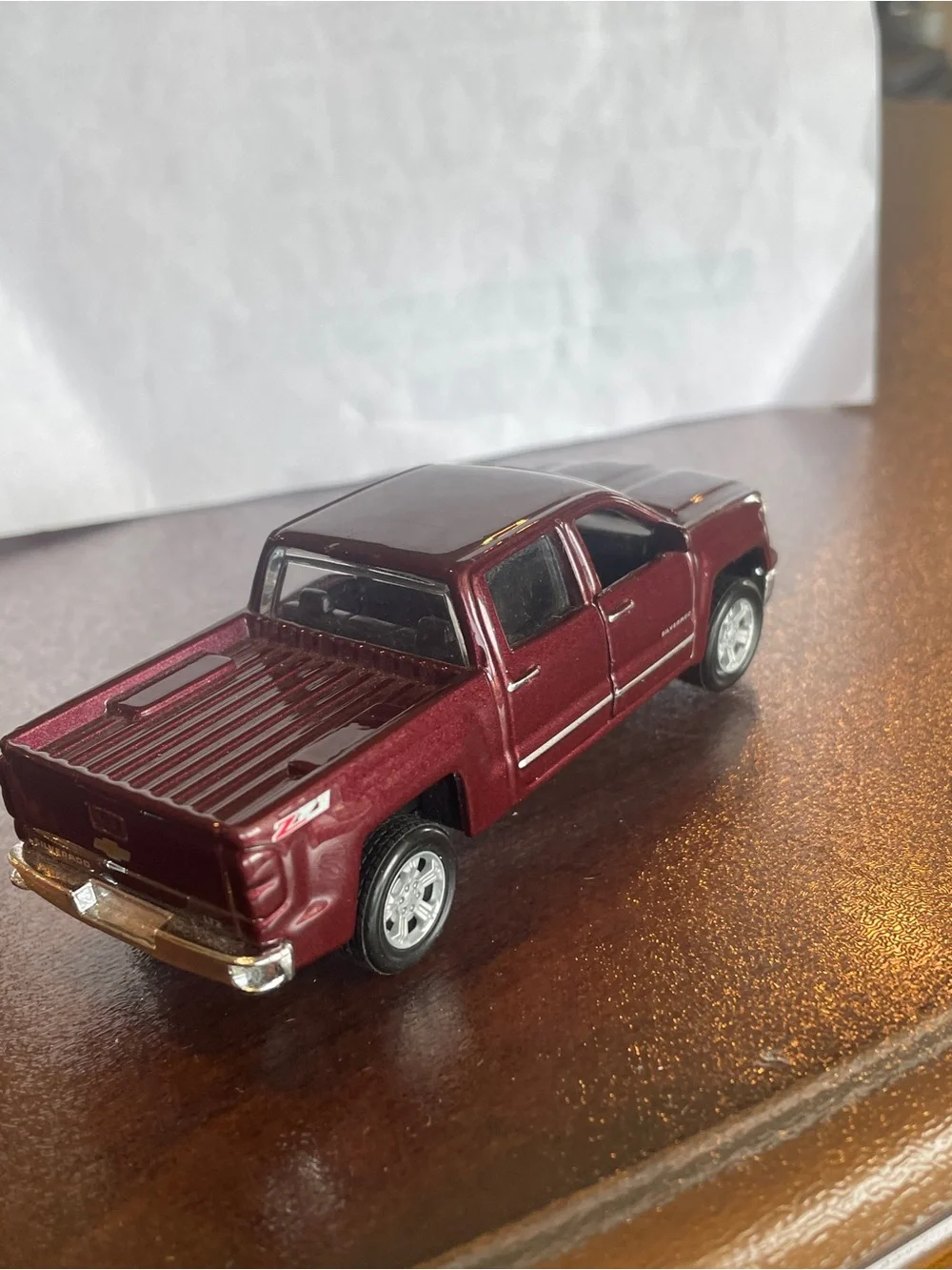 2014 Chevy Silverado 1500 Z71 MAISTO 1:52 scale,Pull Back ,opening Doors.